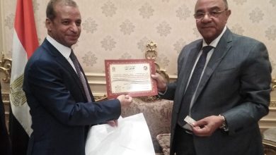 صورة «ناصر» يتسلم شهادة عضويته بمجلس الشيوخ