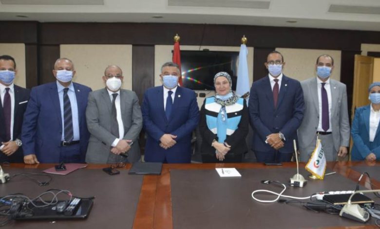 رئيس البنك المصري لتنمية الصادرات أثناء توقيع البروتوكول في محافظة البحر الأحمر