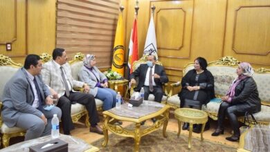 صورة رئيس جامعة بنى سويف يلتقى عدداً من أعضاء “النواب” “الشيوخ” لبحث سبل التعاون المشترك