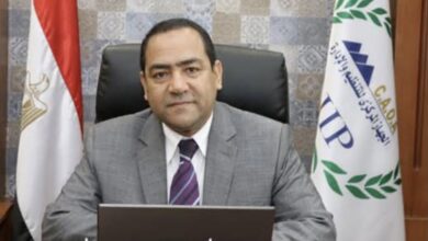 صورة لم يتطرق لمشكلة العمالة المؤقتة لهذة الاسباب  .. تفاصيل اجتماع لجنة القوي العاملة برئيس جهاز التنظيم والادارة