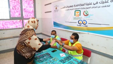 صورة صناع الخير والبنك الاهلى يوقعان الكشف على عيون 380من أهالى ناصر الثورة بالخارجة