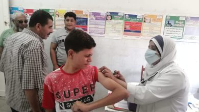 صورة محافظ الجيزة : تطعيم ٢٧٥ الف مواطن ضد فيروس كورونا ضمن حملة “طرق الأبواب’