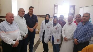 صورة إقبال كبير ..بالصور: نواب مستقبل وطن ”الحصي والتمامي وابوحجازي” يتابعان بنفسهم سير عمل قافلة قرية الغوابين