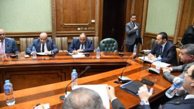 صورة بشرة خيرصناعة الشيوخ توافق علي إقتراح ابوحجازي بفرش الوحدات الحكوميه باثاث صنع في دمياط وحلول جذريه عاجلة لكافة مشاكل المصنعين