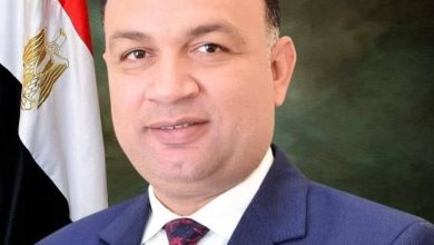 صورة النائب أحمد أبو زيد يعلن تعليق المشاركة في جولة الاعادة بدائرة منوف سرس الليان اعتراضاً ما وصفه بتجاوزات واعلان فوز مرشح وزيادة غير مبررة في الأصوات الباطلة واحتجاز انصاره