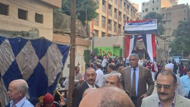 صورة فى مدرسة احمد عرابى ..محمد عبدالحميد يحظى بدعم الشباب وكبار السن فى العمرانية