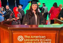 صورة الجامعة الأمريكية تكرّم الكاتبة الصحفية مي حجي لحصولها على دبلوم الدراسات العليا في الإعلام الرقمي