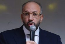 صورة حسام المندوه يستحق الشكر وليس التشوية .. نائب من طراز رفيع محارب شرس تحت قبة البرلمان وأول نائب ينقل تطلعات اهل دائرته على طاولة الحكومه دون متاجرة