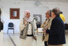 صورة الدكتورة أمل أبوزيد: لوحات “المرأة والقنارية” حالة فنية ترمز للأمان والانتظار و القوة الصامتة